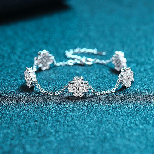 Bracelet with Five-Leaf Clover Design in 925 Sterling Silver Featuring Micro-Set Moissanite