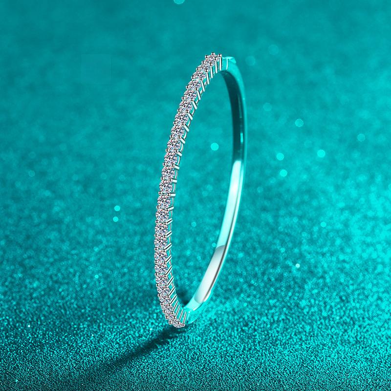 Bracelet with 2.6 Carat Moissanite Stones in Platinum-Plated 925 Sterling Silver Featuring Floral Accents